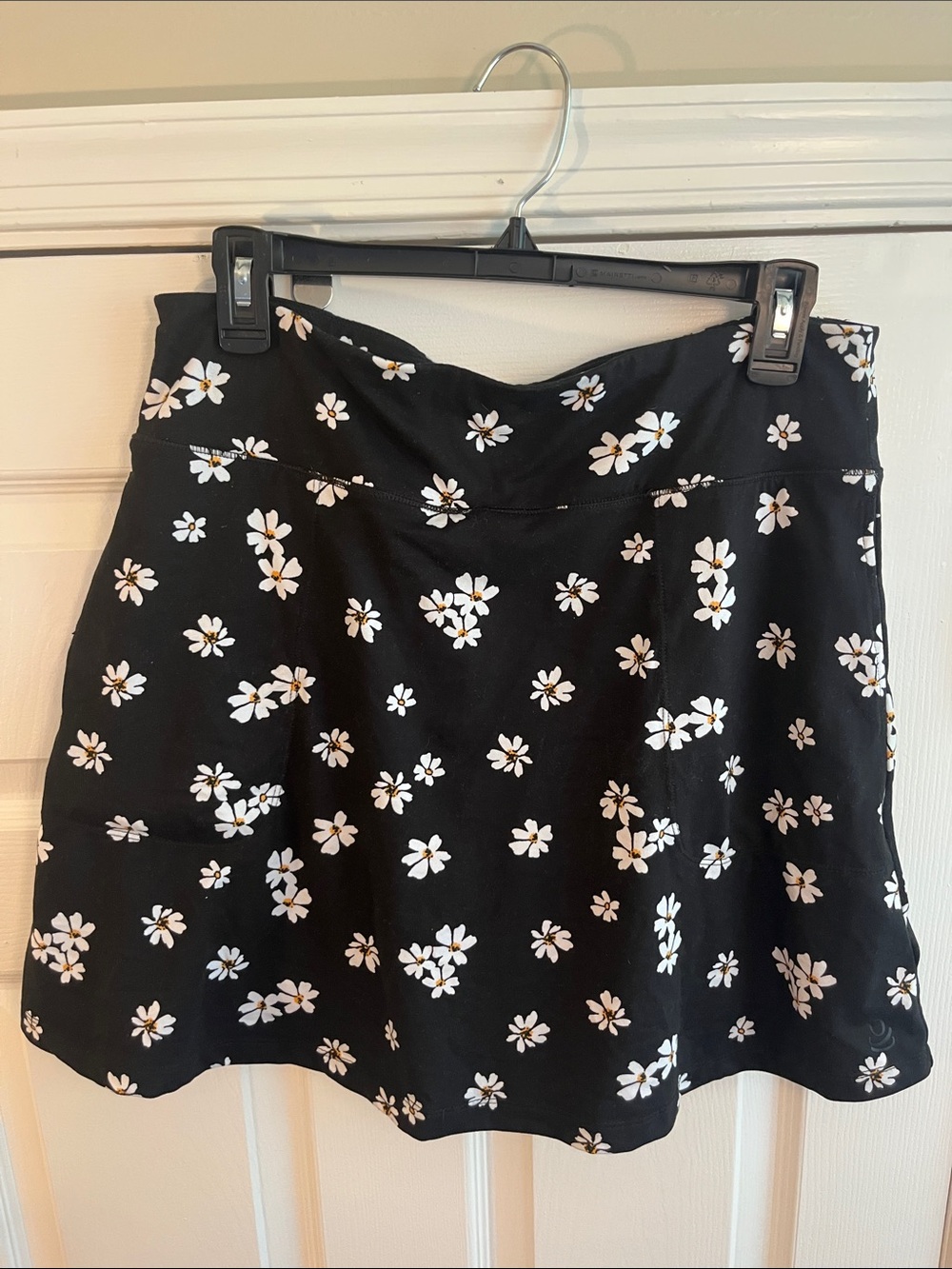 Cuddl Duds Black Floral Skort with White Daisy Print and Pockets